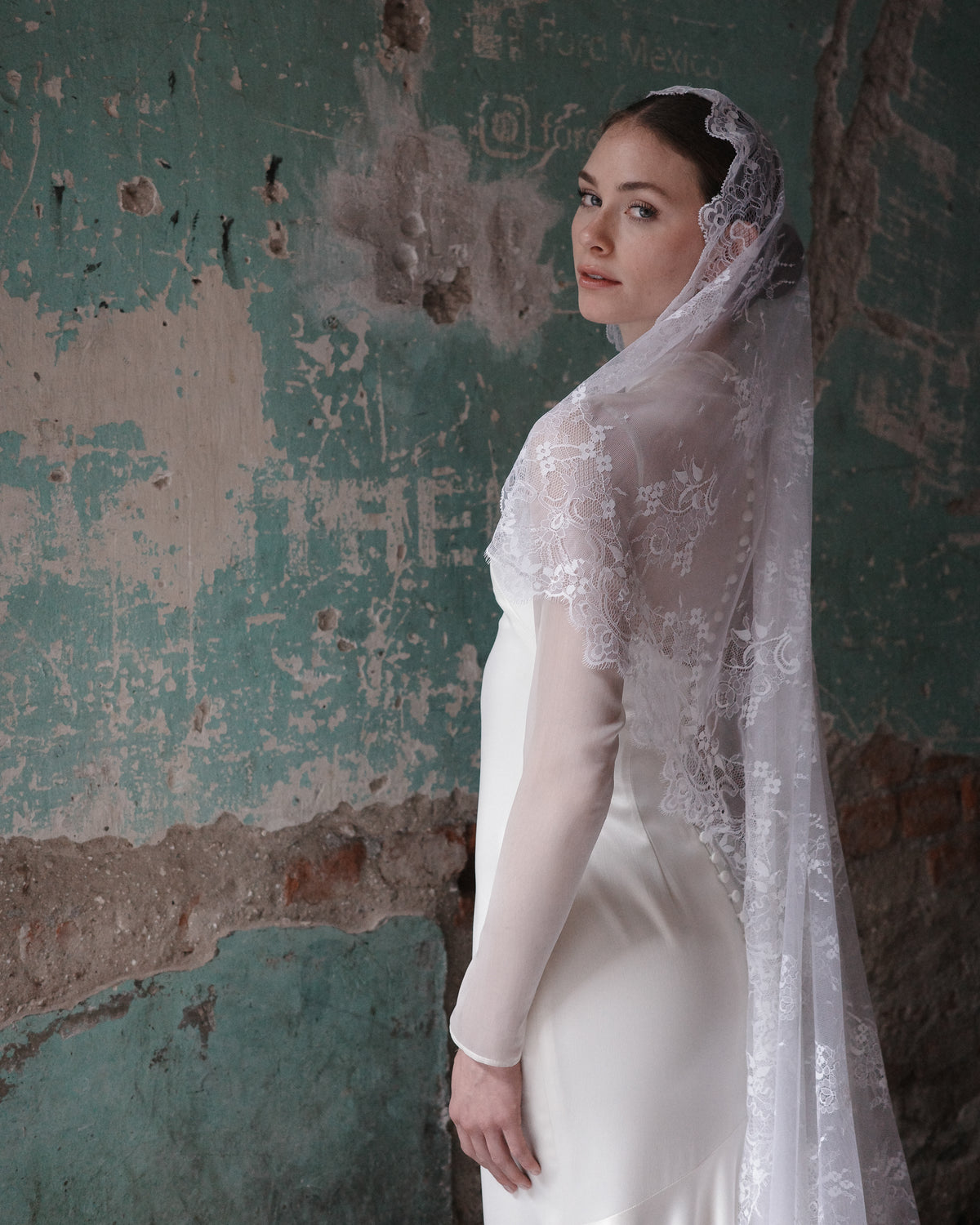 TERESA SPANISH LACE MANTILLA - Ofrenda Studio