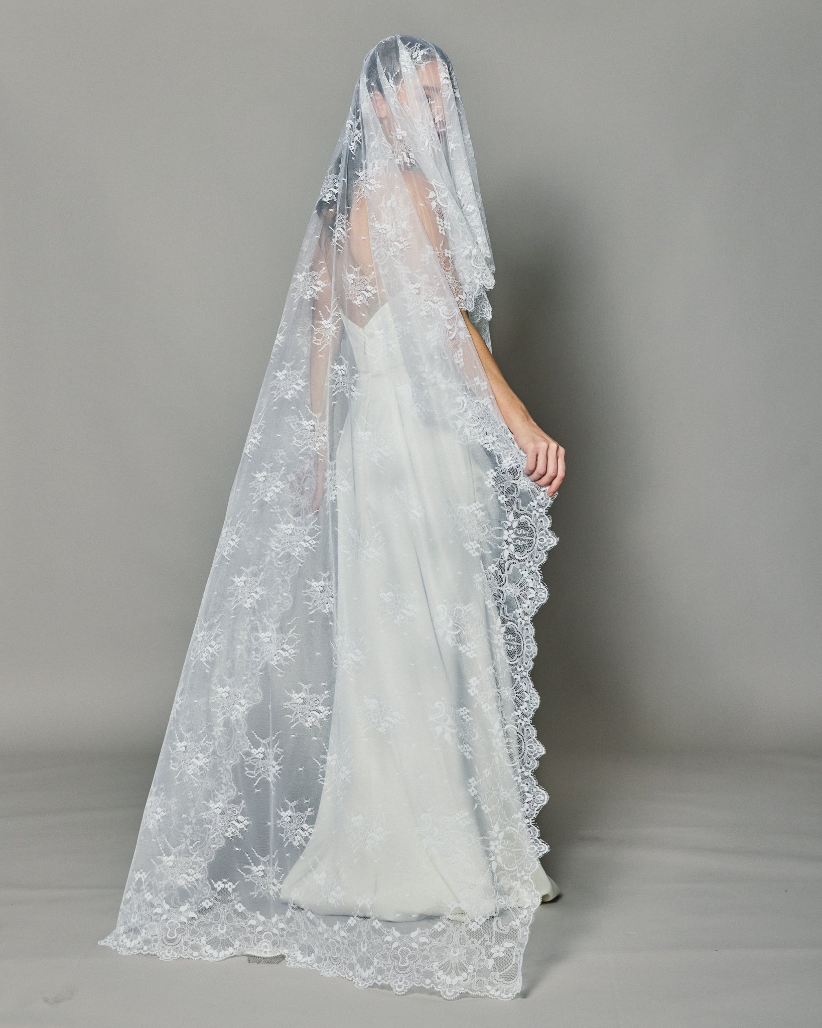TERESA SPANISH LACE MANTILLA