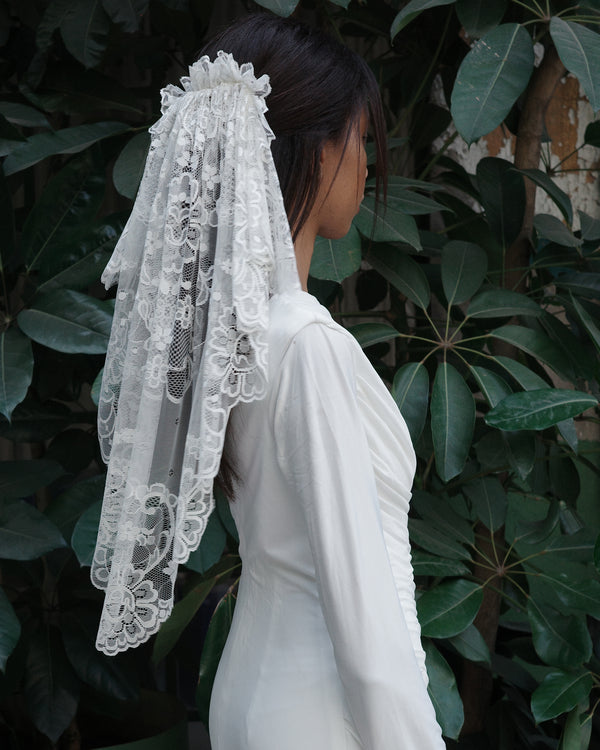 ALONDRA SPANISH MANTILLA VEIL  .- SAMPLE SALE 30%
