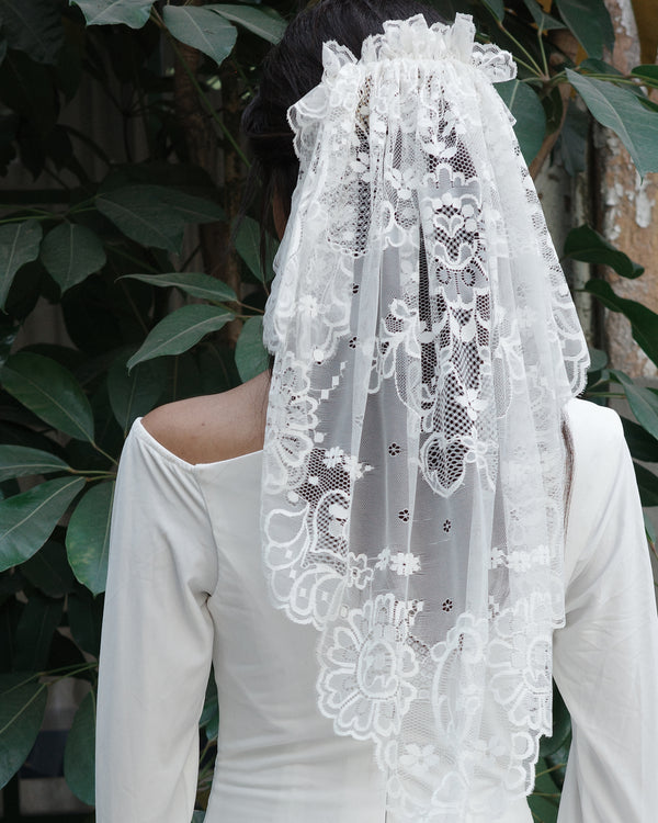 ALONDRA SPANISH MANTILLA VEIL  .- SAMPLE SALE 30%