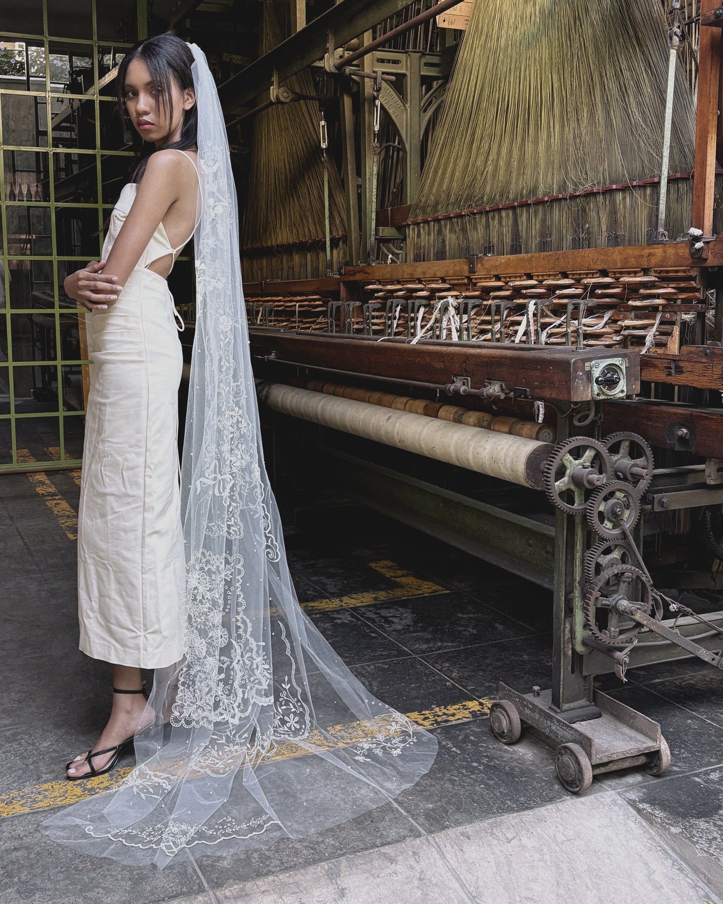 AVA EMBROIDERY PATCHWORK VEIL .- SAMPLE SALE 50%