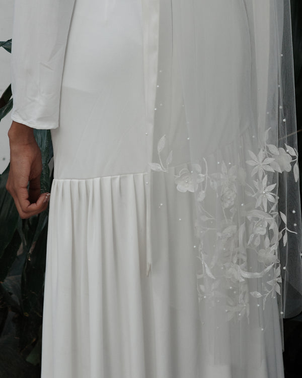 BEA .- SAMPLE SALE 60% off