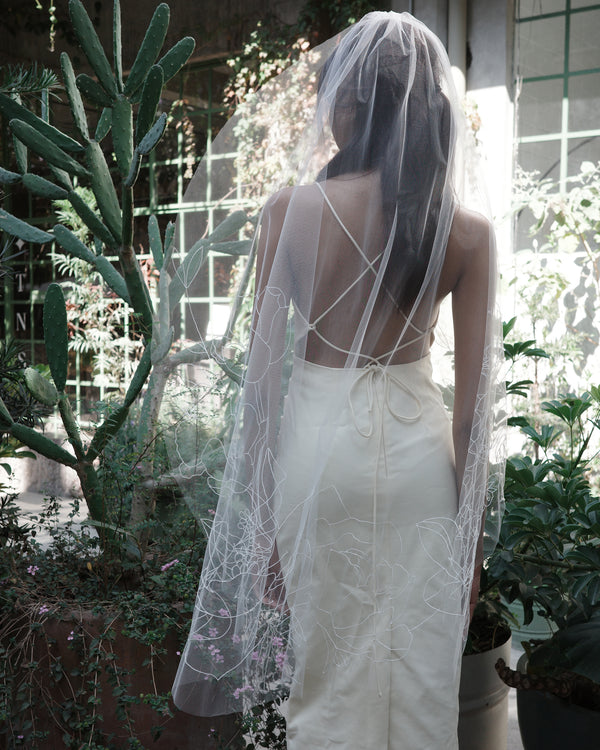 BLOSSOM EMBROIDERED VEIL .- SAMPLE SALE 30%
