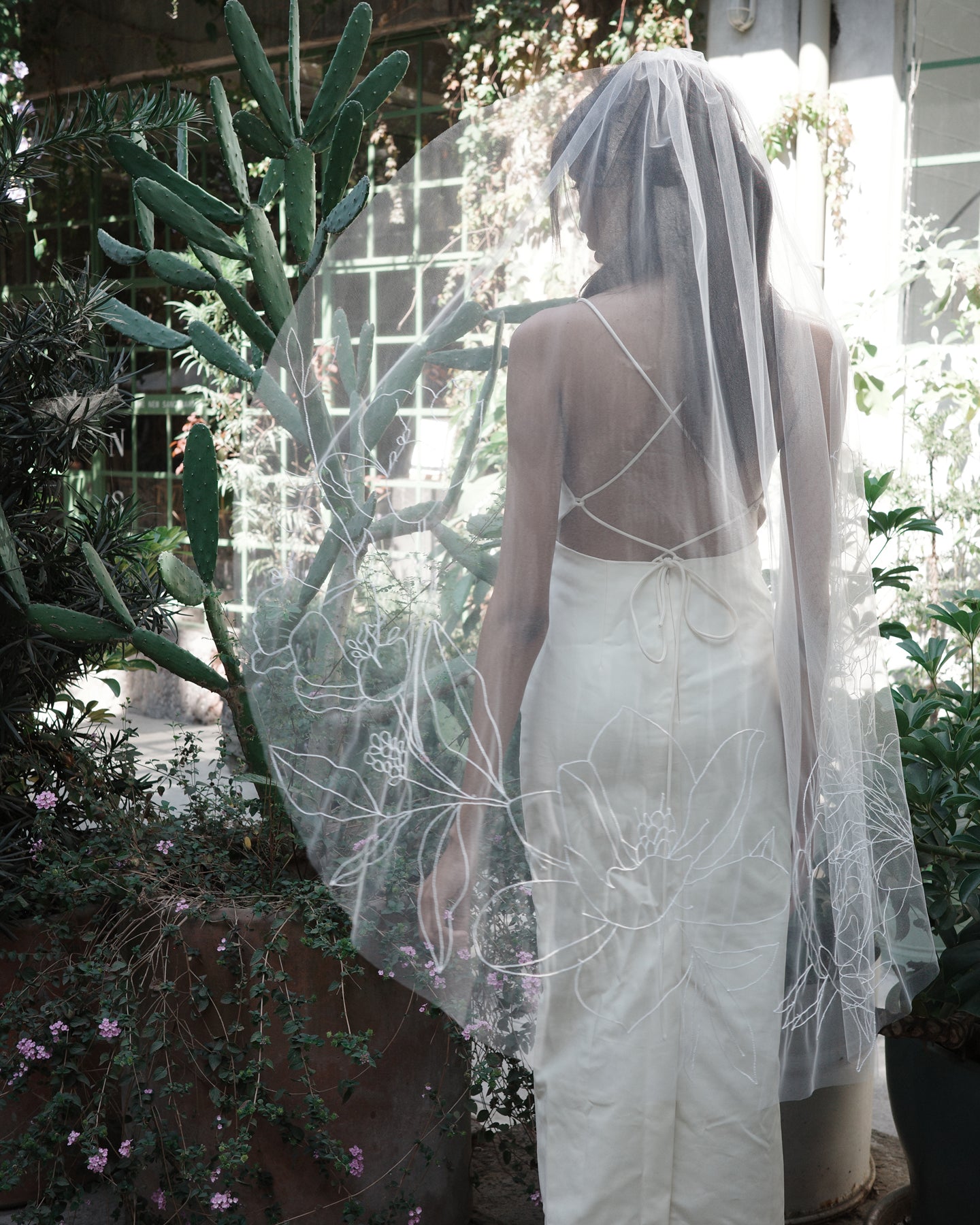 BLOSSOM EMBROIDERED VEIL .- SAMPLE SALE 30%