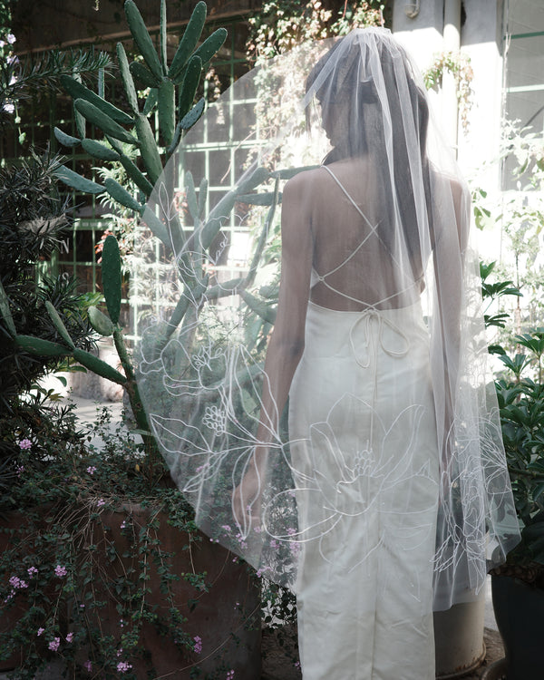 BLOSSOM EMBROIDERED VEIL .- SAMPLE SALE 30%