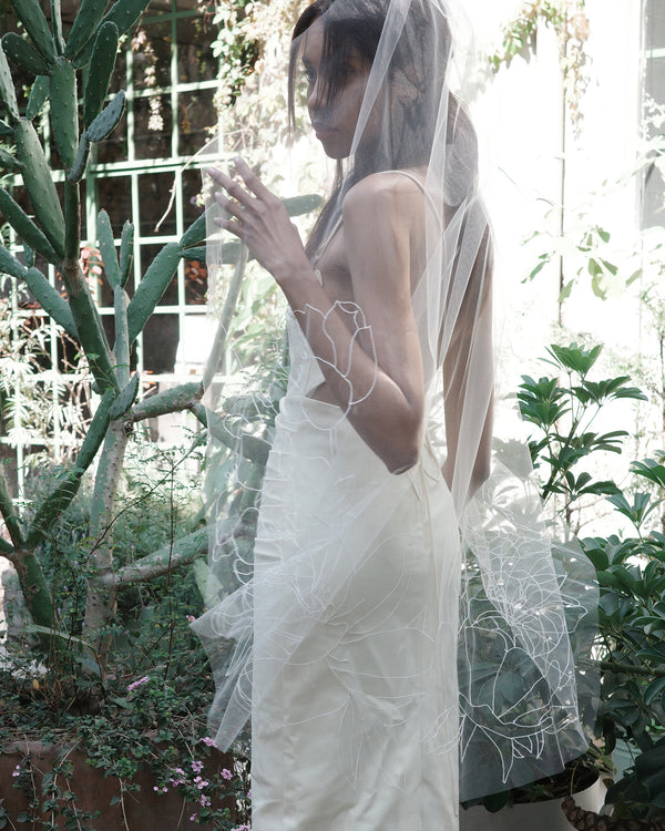 BLOSSOM EMBROIDERED VEIL .- SAMPLE SALE 30%