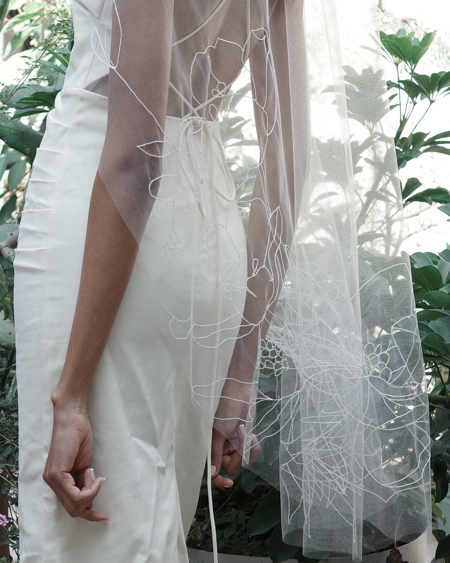 BLOSSOM EMBROIDERED VEIL .- SAMPLE SALE 30%