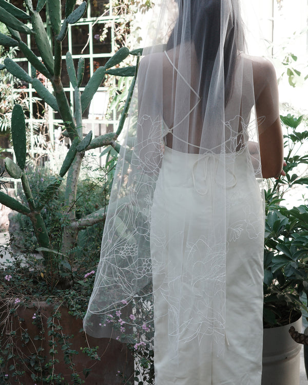 BLOSSOM EMBROIDERED VEIL .- SAMPLE SALE 30%