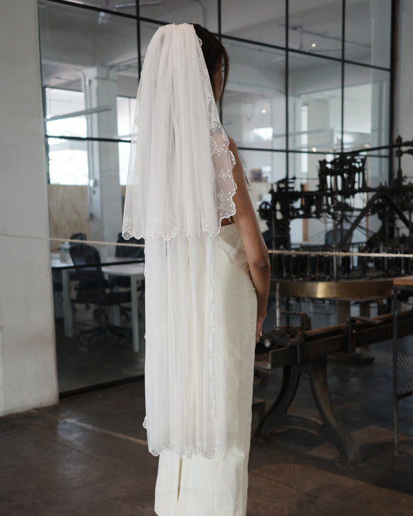 CEREMONIA EMBROIDERED MESH VEIL .- SAMPLE SALE 50%
