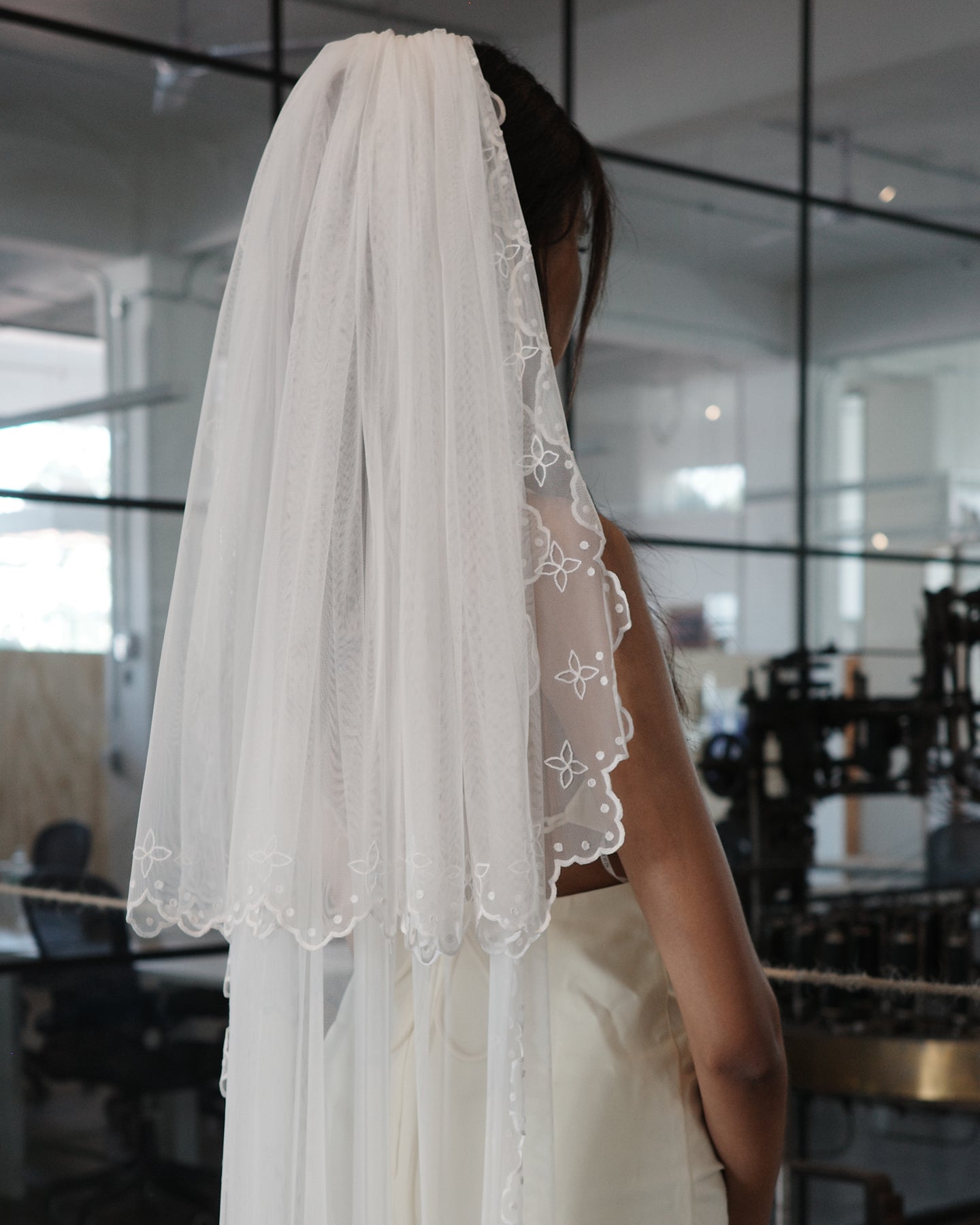 CEREMONIA EMBROIDERED MESH VEIL .- SAMPLE SALE 50%