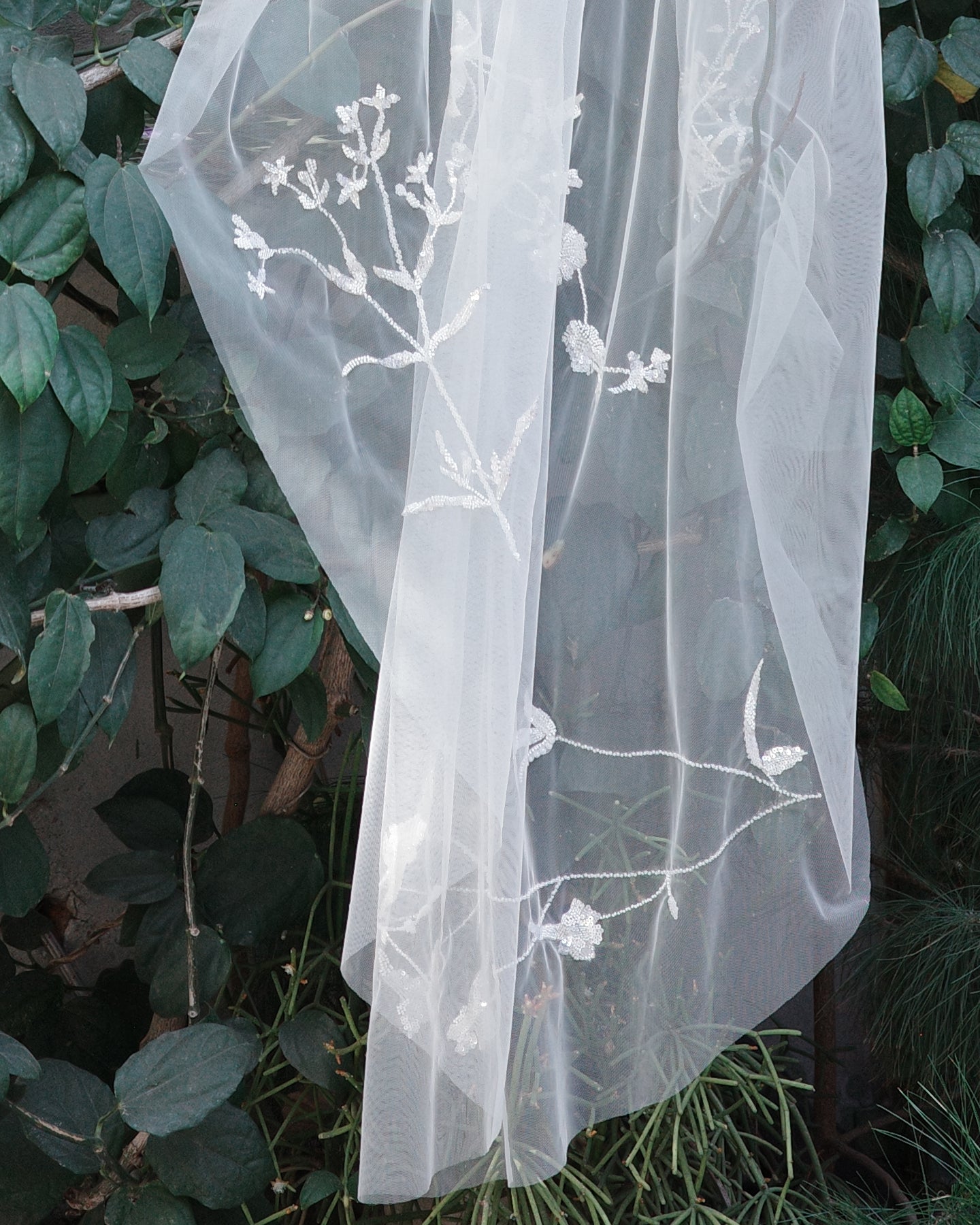 FIELD BOTANICAL BEADED MESH VEIL .- SAMPLE SALE 60%