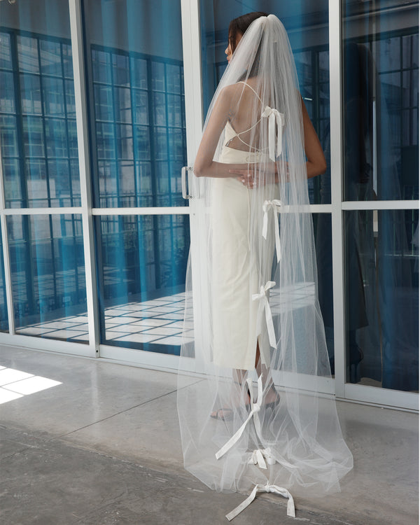 LAGUNA SATIN BOWS VEIL .- SAMPLE SALE 70%