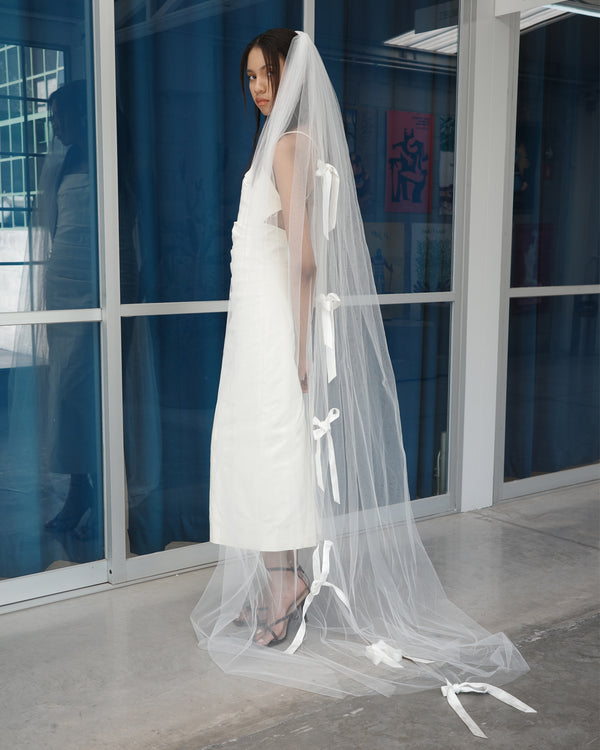 LAGUNA SATIN BOWS VEIL .- SAMPLE SALE 70%