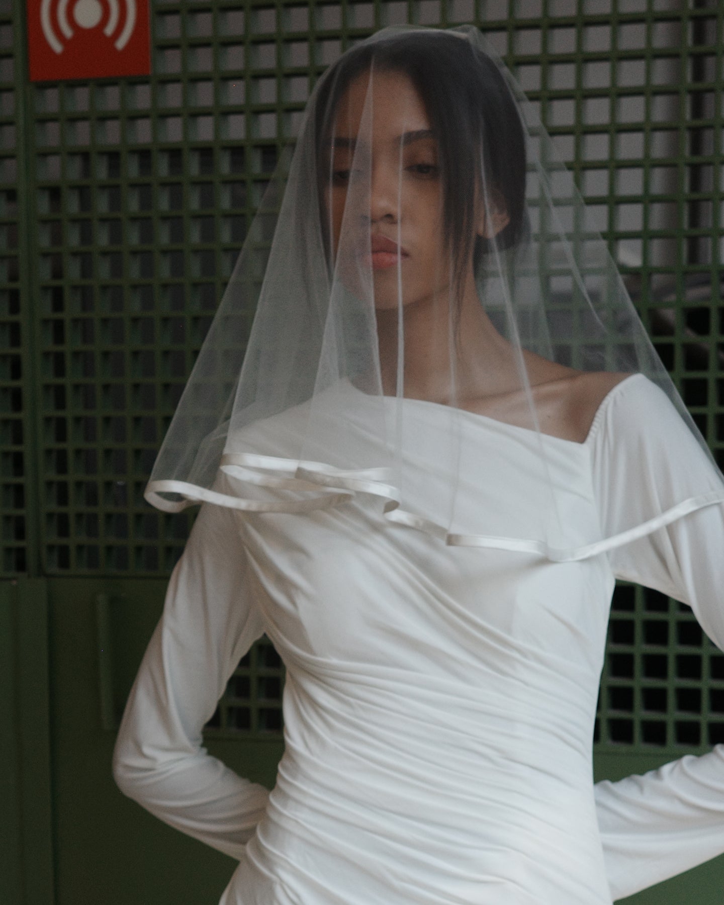 LUNA VEIL .- SAMPLE SALE 40%