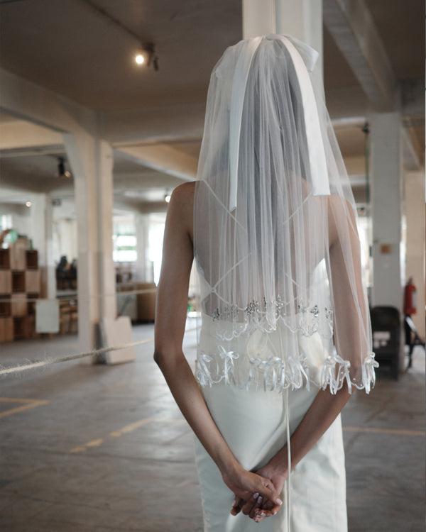 MOÑO EMBROIDERED CRYSTAL BOWS VEIL .- SAMPLE SALE 30%