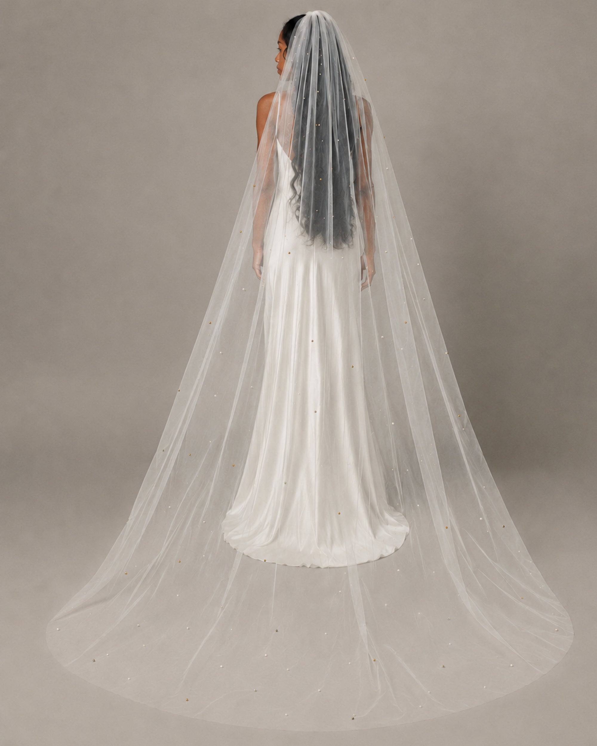 RTS STARDUST PEARL AND CRYSTAL BEADED VEIL // 108" // OFF WHITE - Ofrenda Studio
