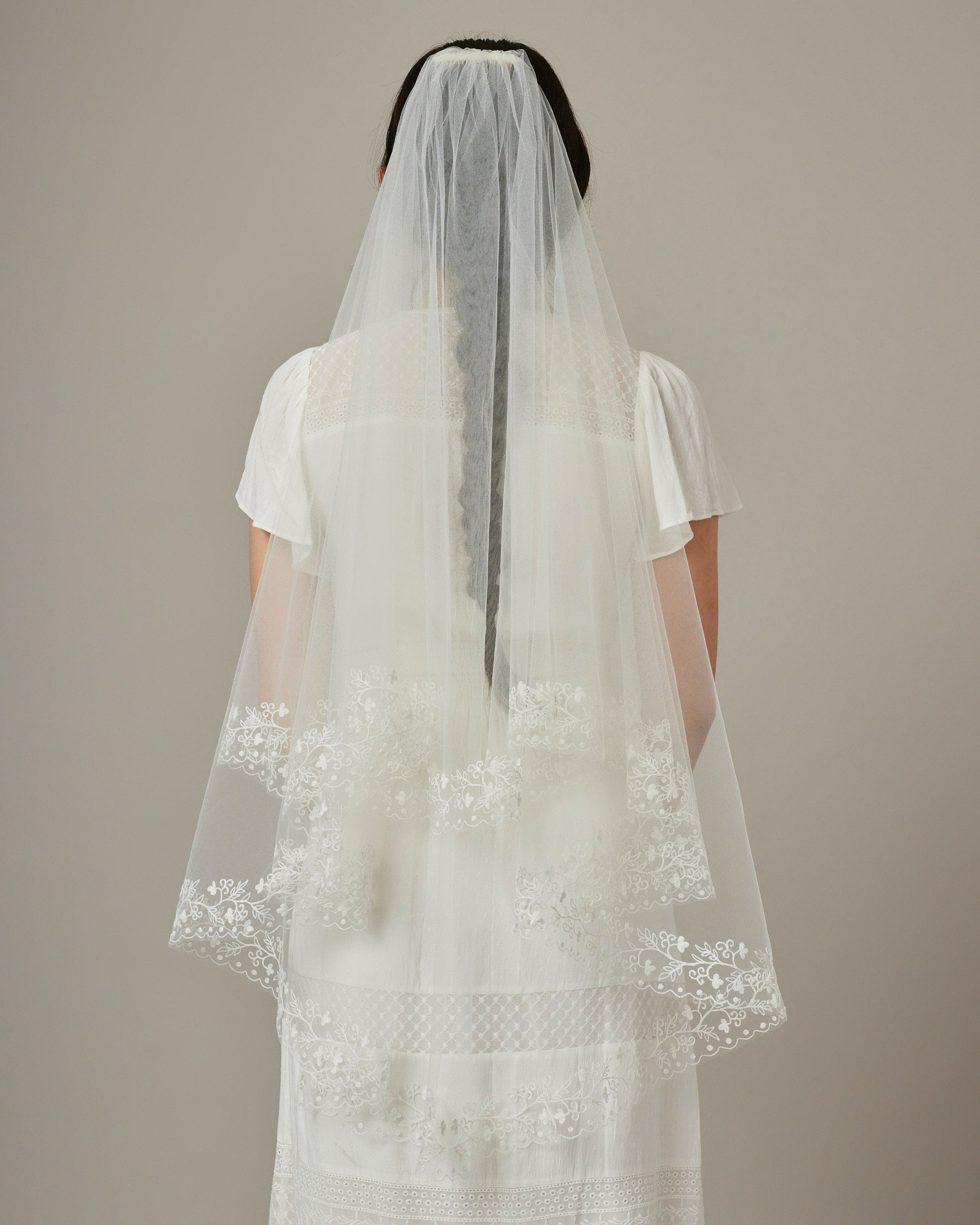 CATALINA EMBROIDERED FINGERTIP VEIL - Ofrenda Studio