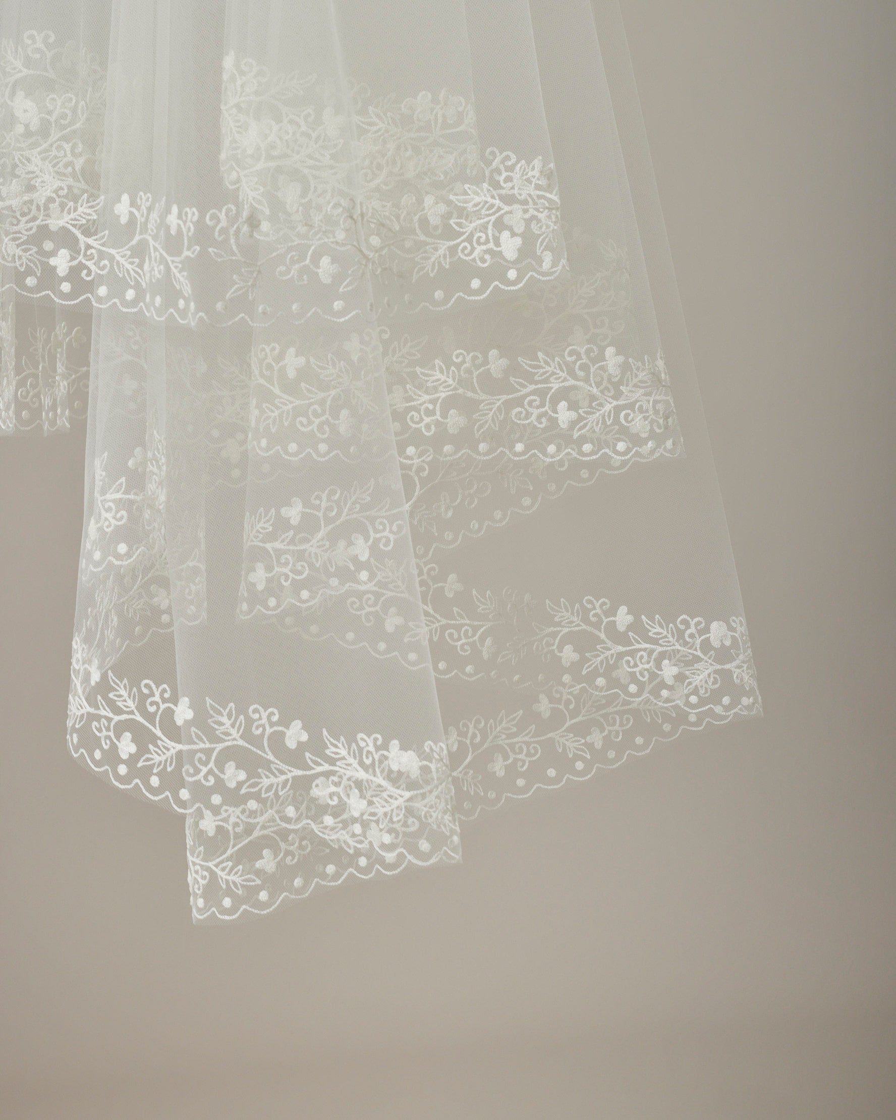 CATALINA EMBROIDERED FINGERTIP VEIL - Ofrenda Studio