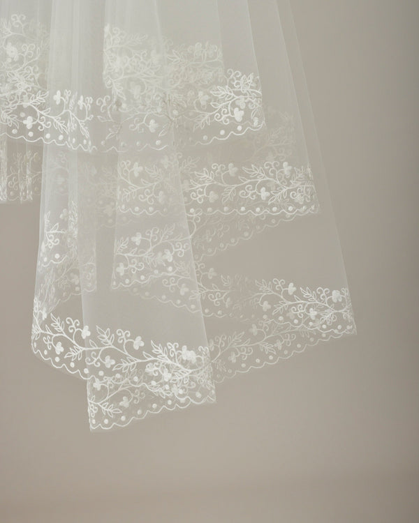 CATALINA EMBROIDERED FINGERTIP VEIL - Ofrenda Studio