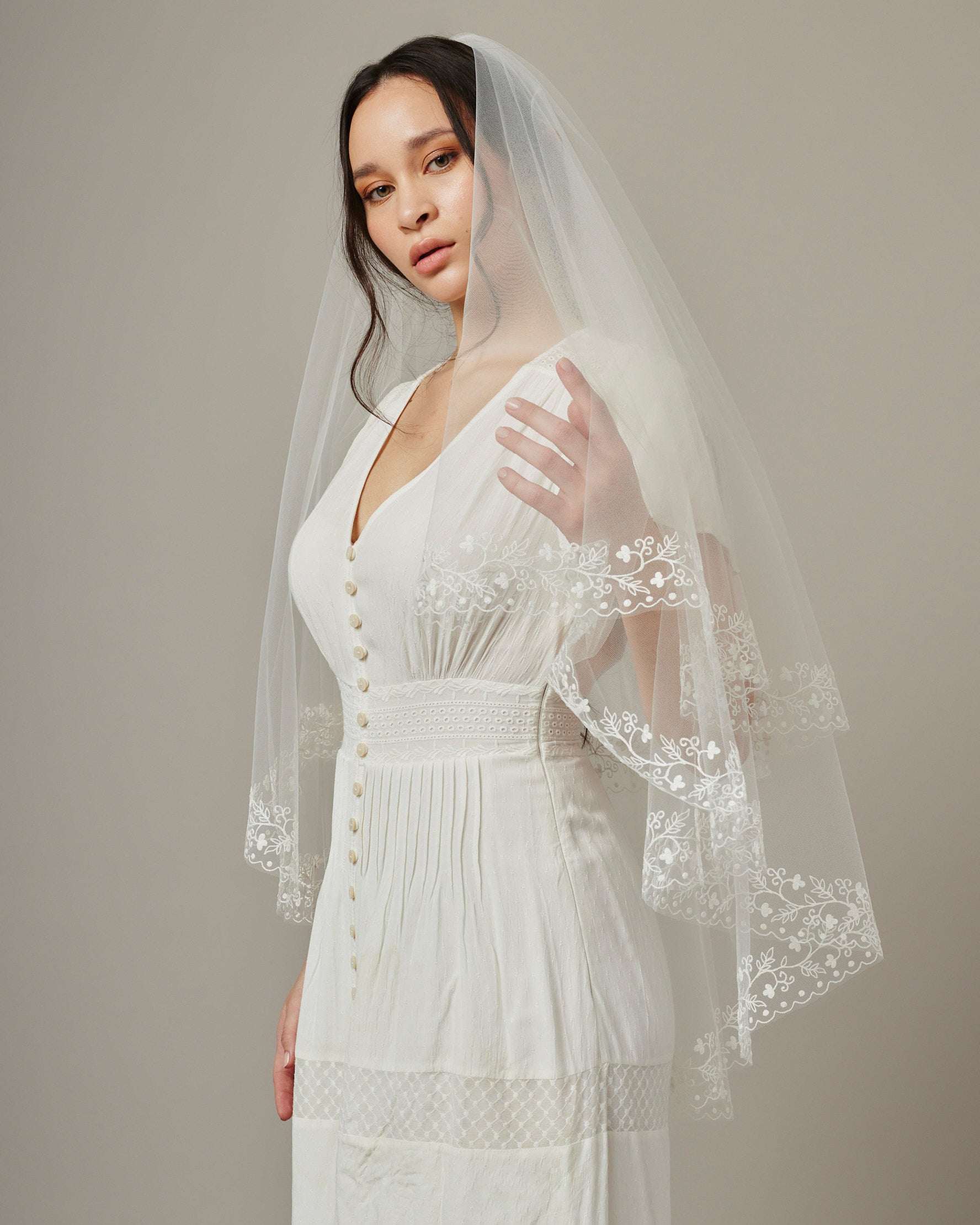 CATALINA EMBROIDERED FINGERTIP VEIL - Ofrenda Studio