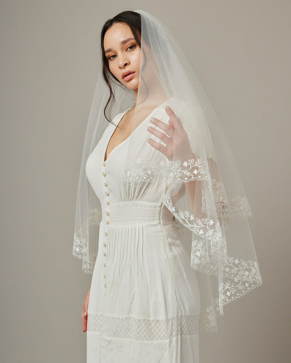 CATALINA EMBROIDERED FINGERTIP VEIL - Ofrenda Studio