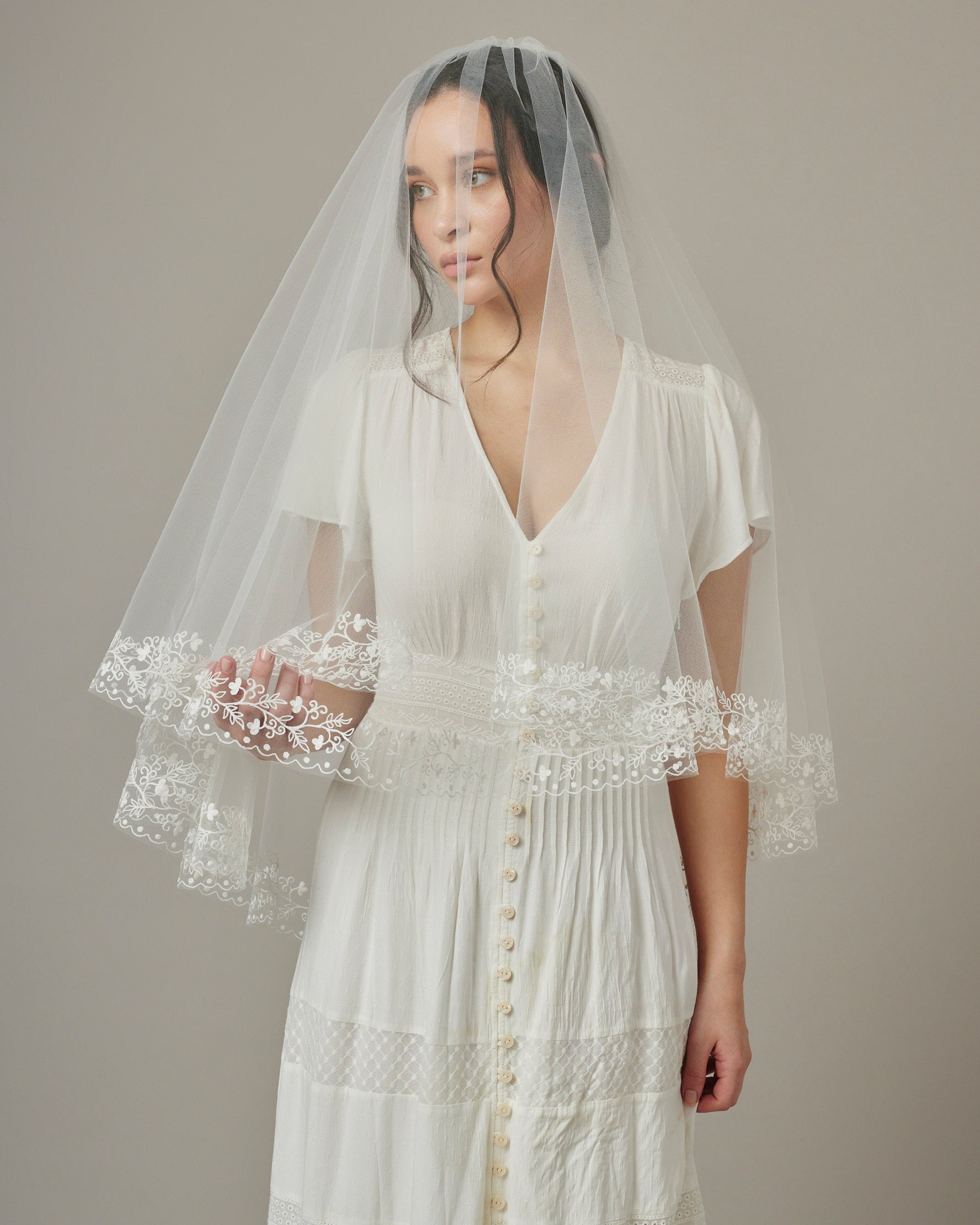 CATALINA EMBROIDERED FINGERTIP VEIL - Ofrenda Studio