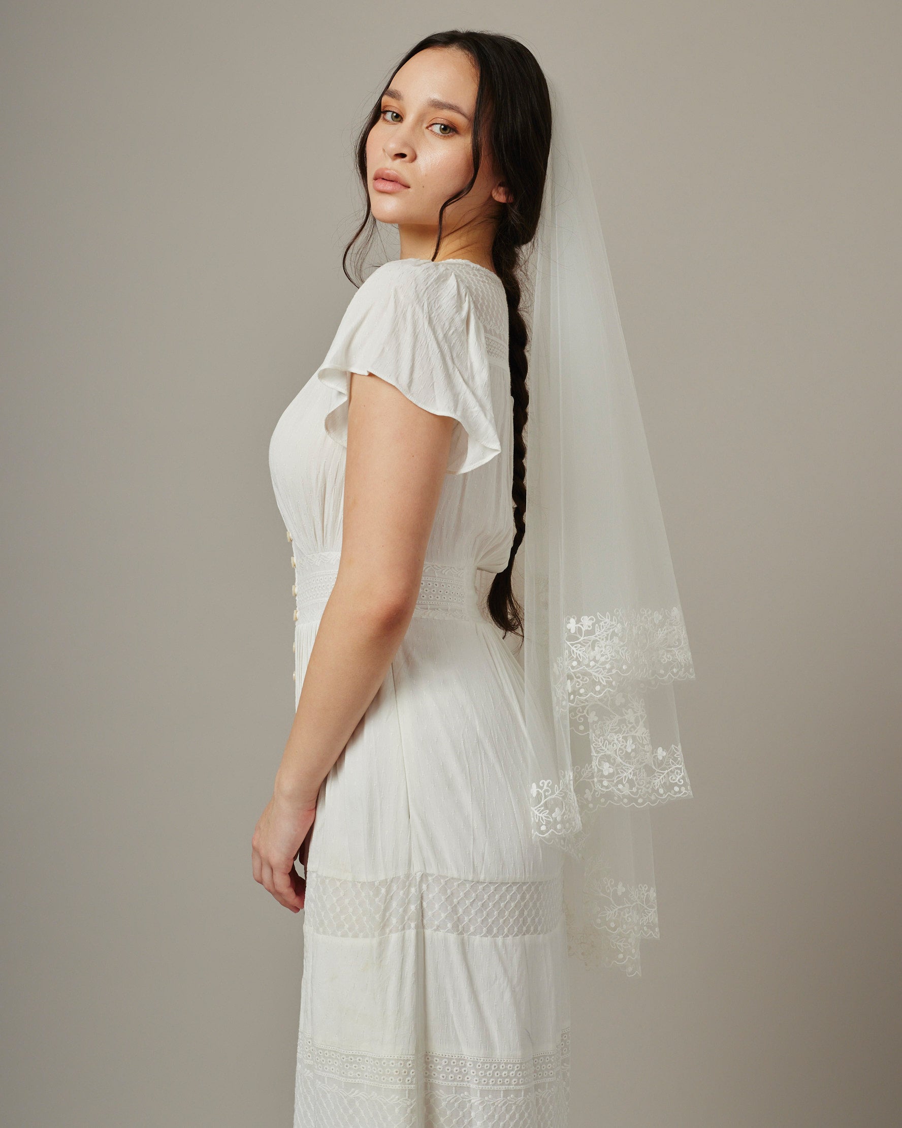 CATALINA EMBROIDERED FINGERTIP VEIL - Ofrenda Studio