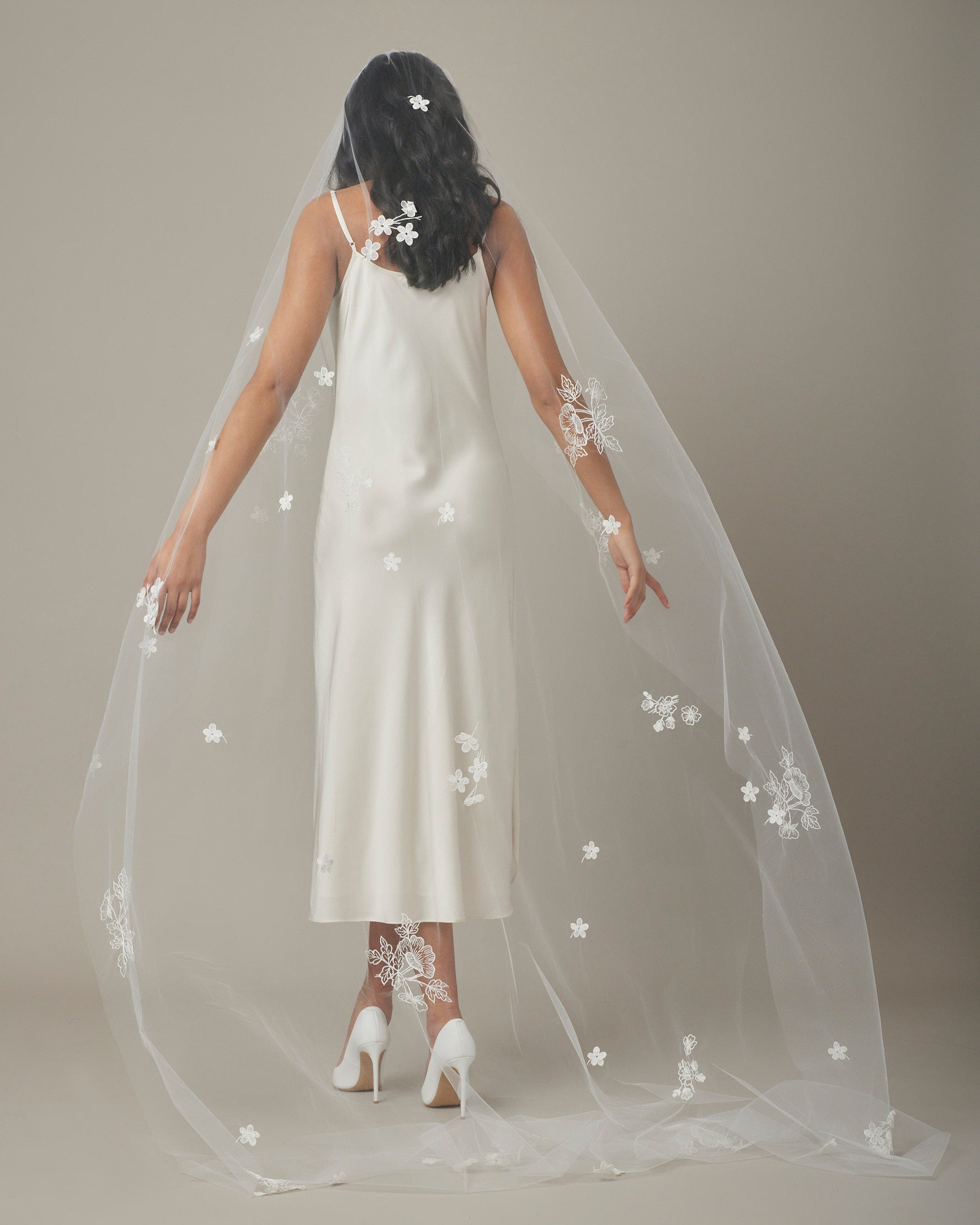 CLAYTON PEARL CATHEDRAL VEIL