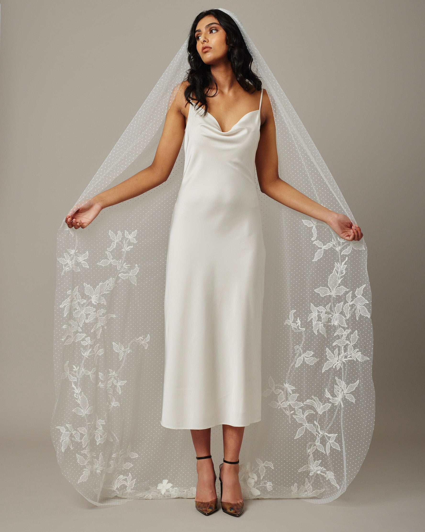 LARA EMBROIDERED FLORAL DOTTEDVEIL - Ofrenda Studio